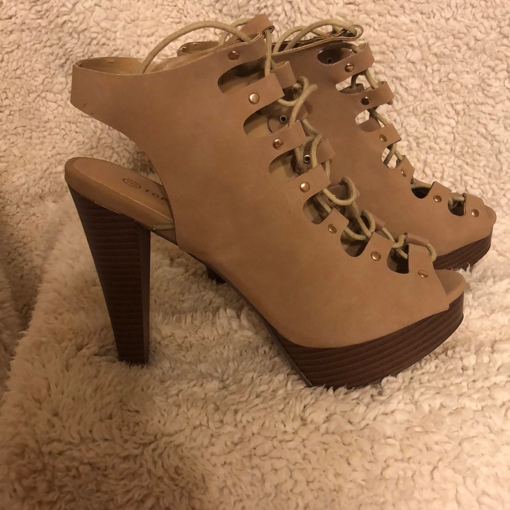 Heels - Picture 2 of 7